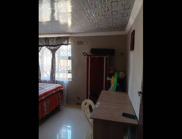 4 BEDROOM HOUSE FOR SALE IN UMLAZI L